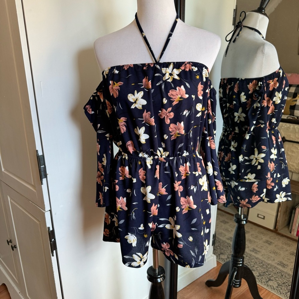 10 for $10 🔥Small Navy Blue Floral Romper
